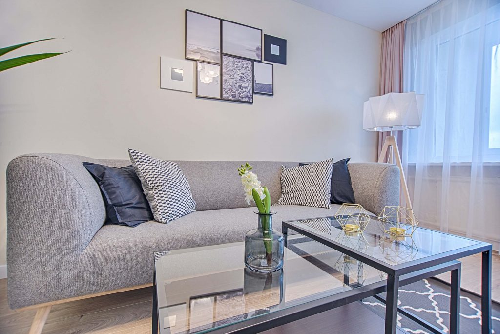 floor-lamp-beside-sofa-and-window-1571471 (1)